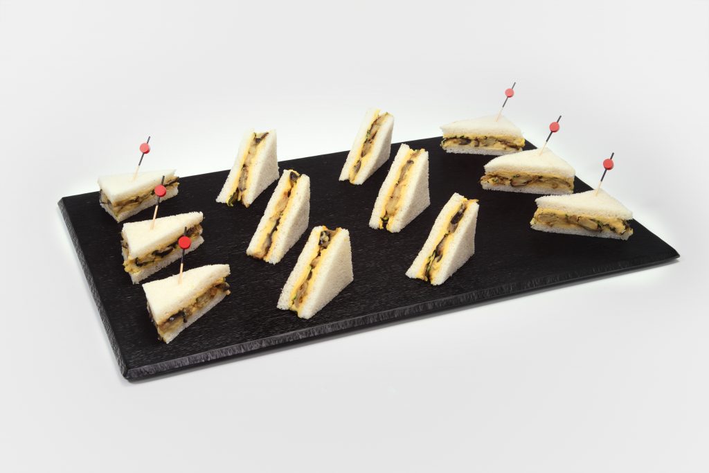 Box Tramezzini – 14 mini sandwichs végétariens à l’aubergine, courgette grillée et houmous. Traiteur italien à Paris