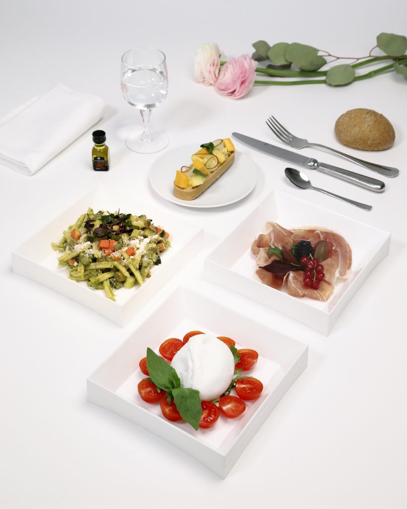 Plateau Capri – Repas traiteur italien à Paris avec mozzarella, jambon de Parme, pesto et tartelette aux fruits